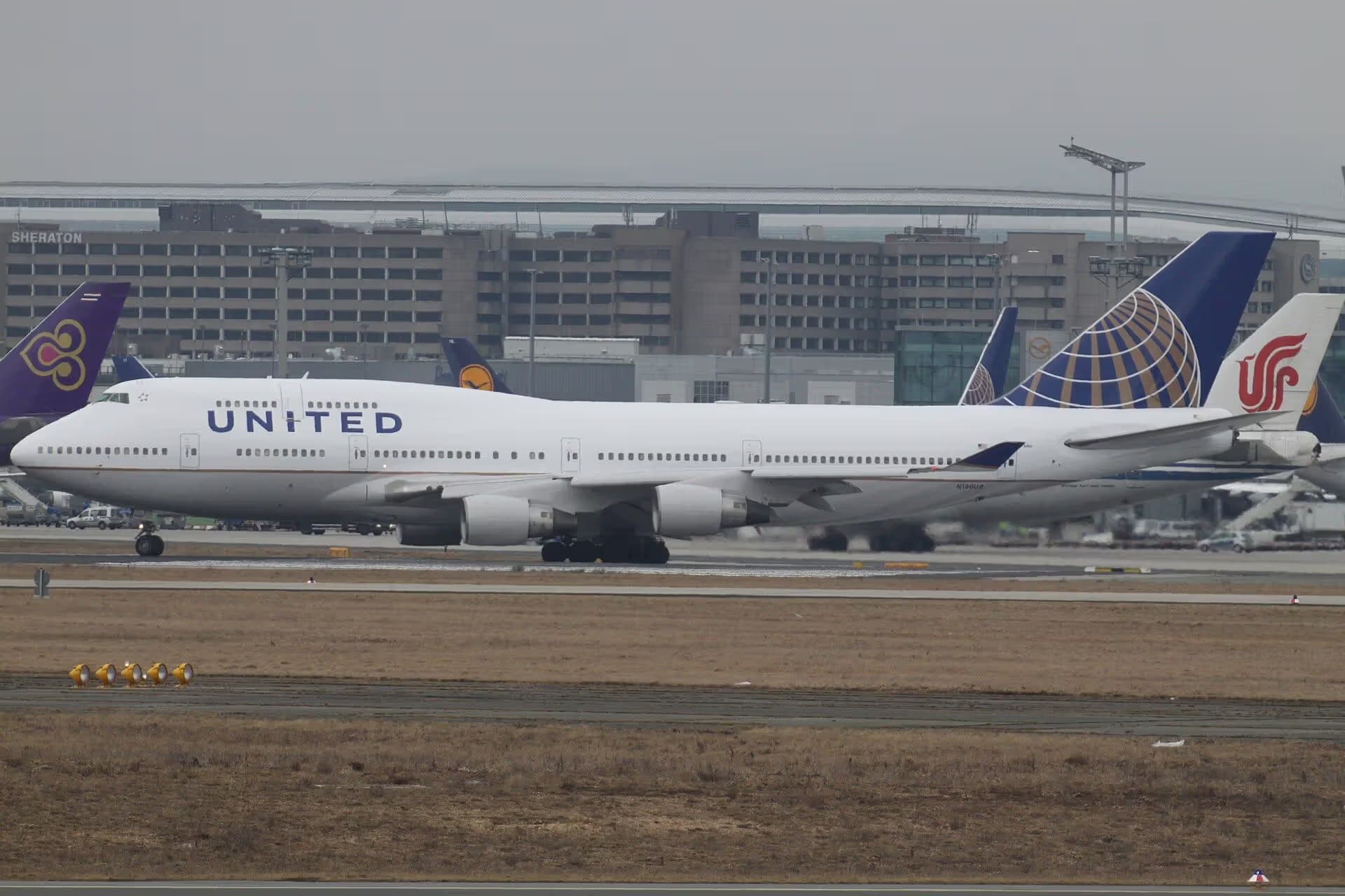 N180UA — Boeing