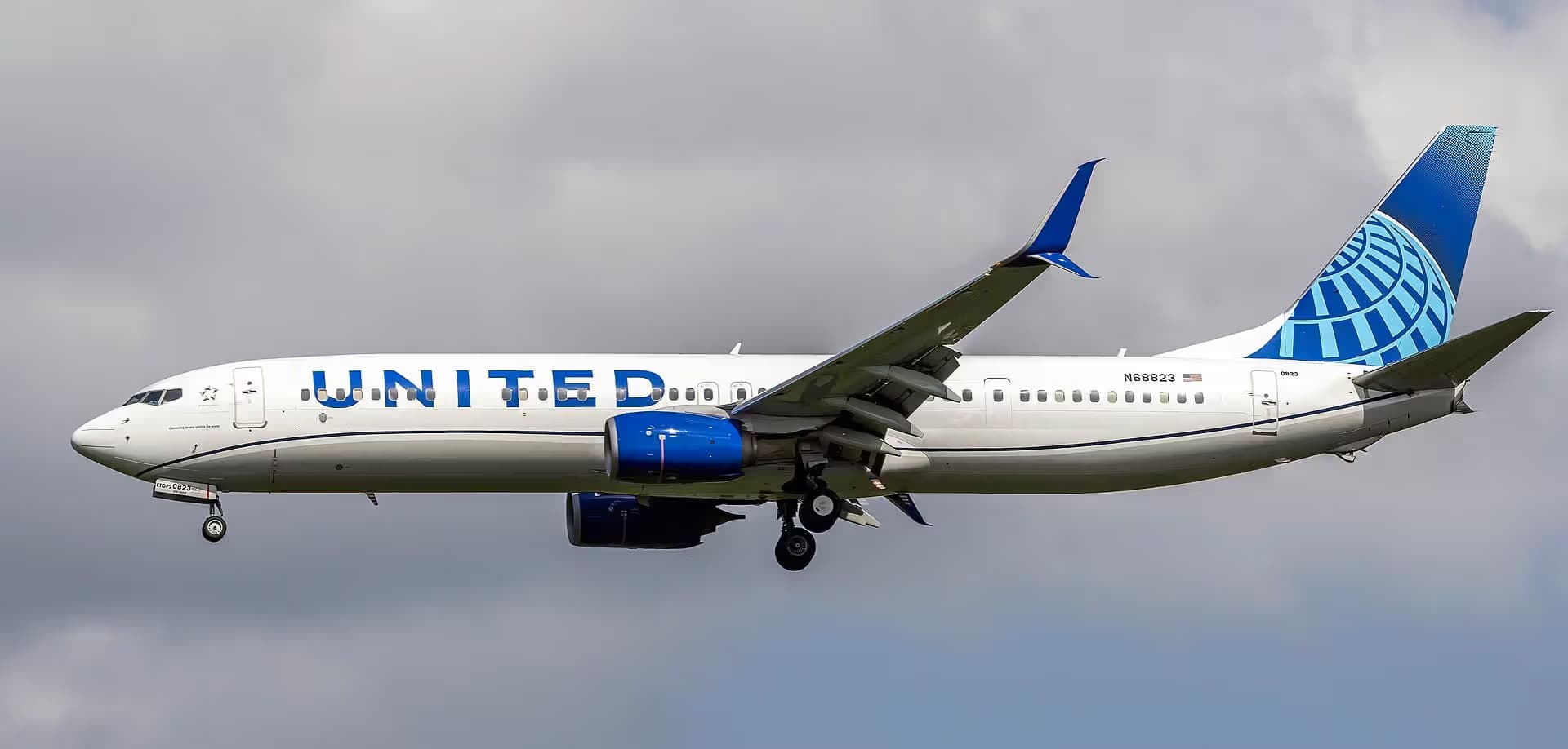 N68823 — Twin-engine aircraft