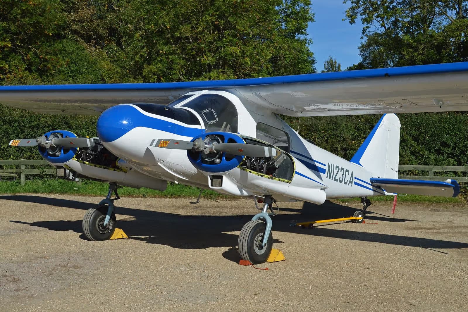 N123CA — Twin-engine aircraft
