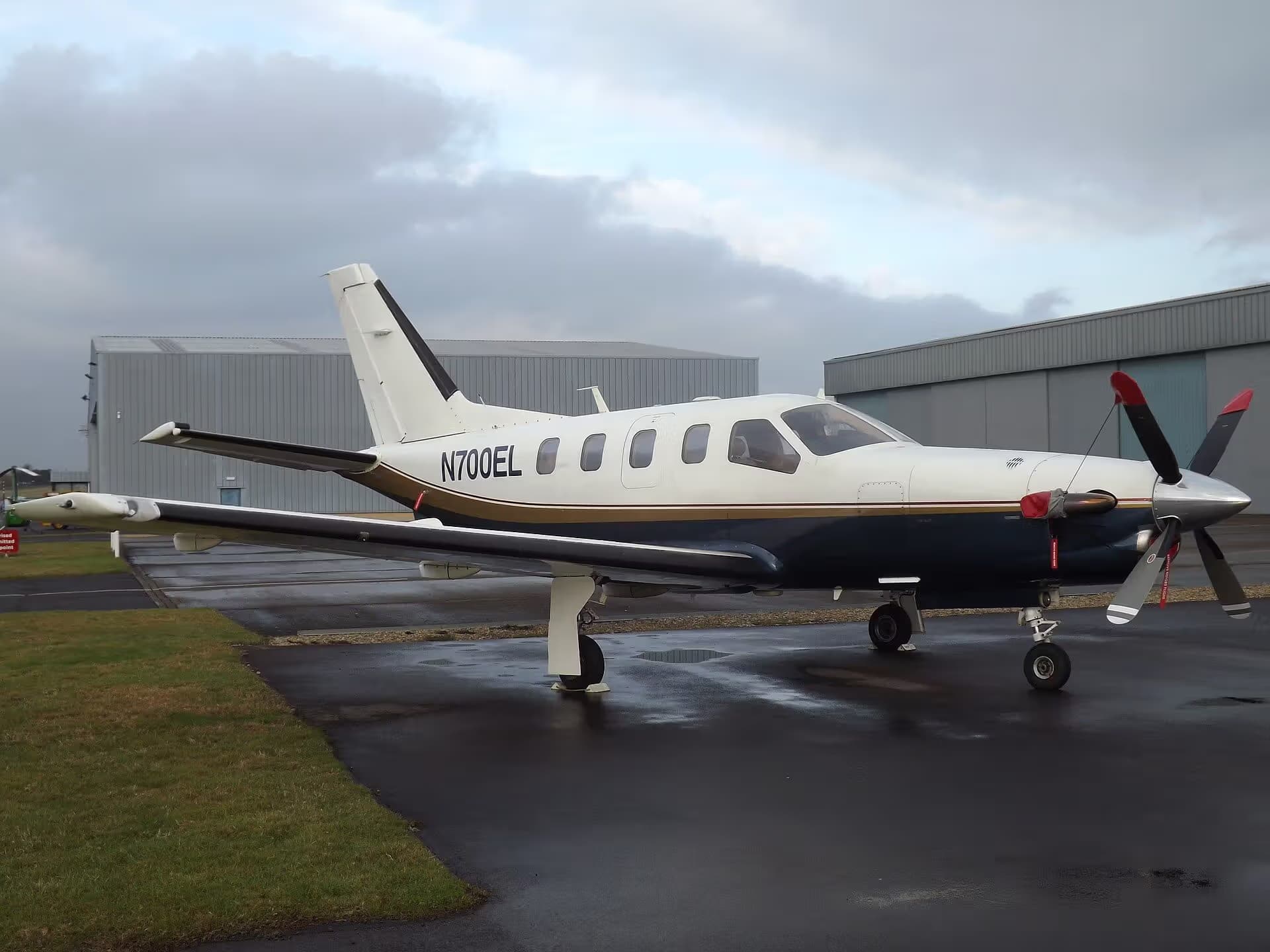 N700EL — Single-engine aircraft