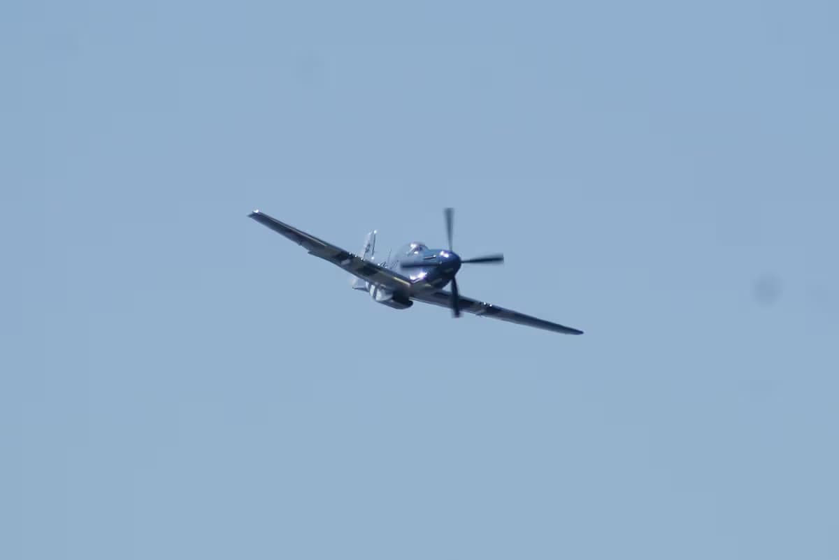 Unidentified — Single-engine aircraft