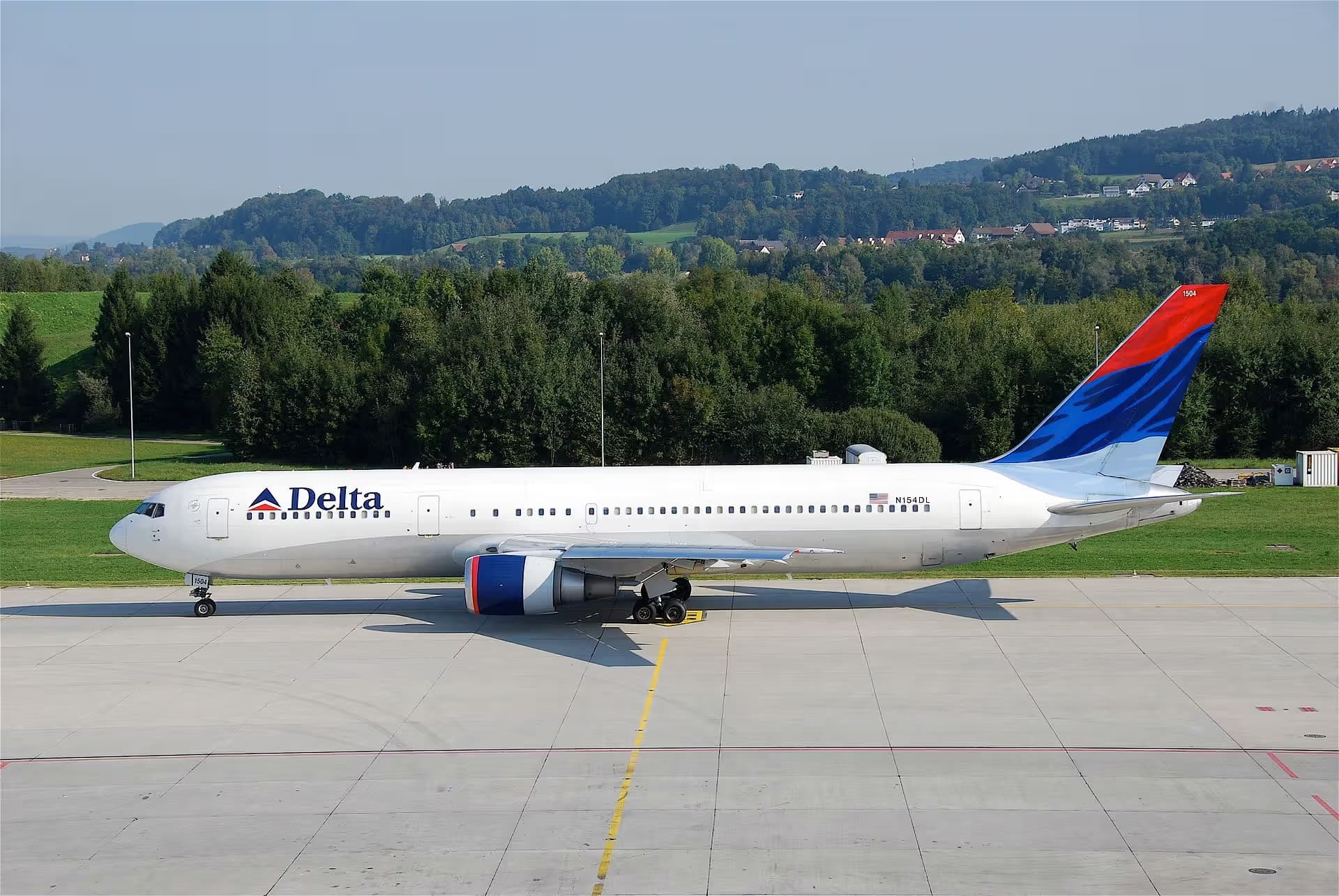 N154DL — Twin-engine aircraft