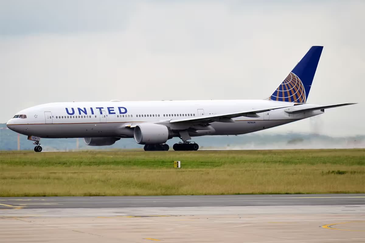 N216UA — Boeing
