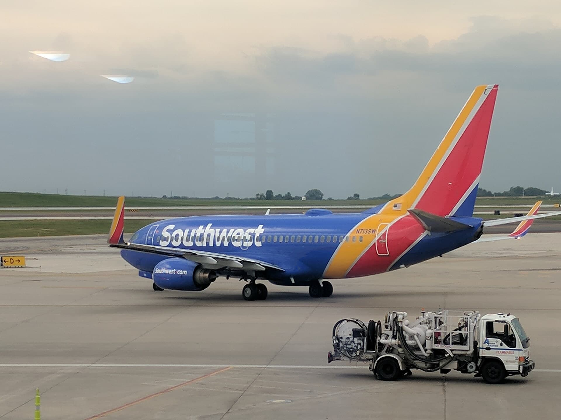 N713SW — Twin-engine aircraft