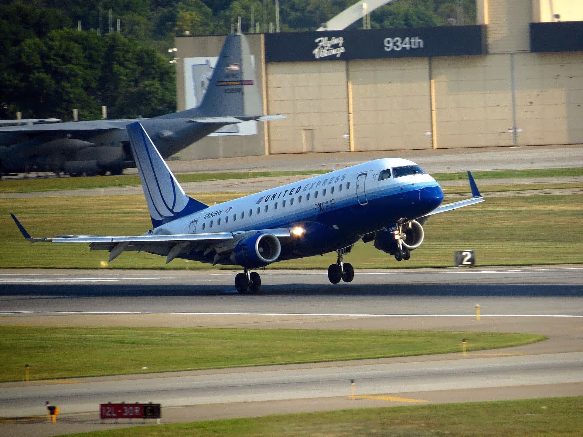 N856RW — Twin-engine aircraft