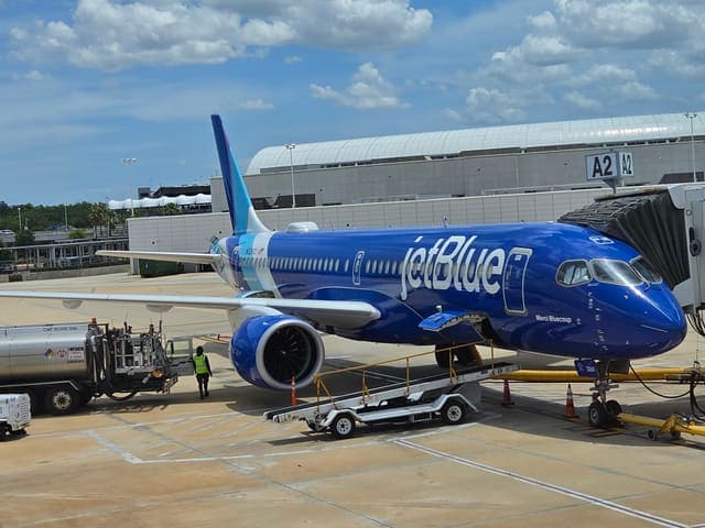 N3221J — Airbus A220-100