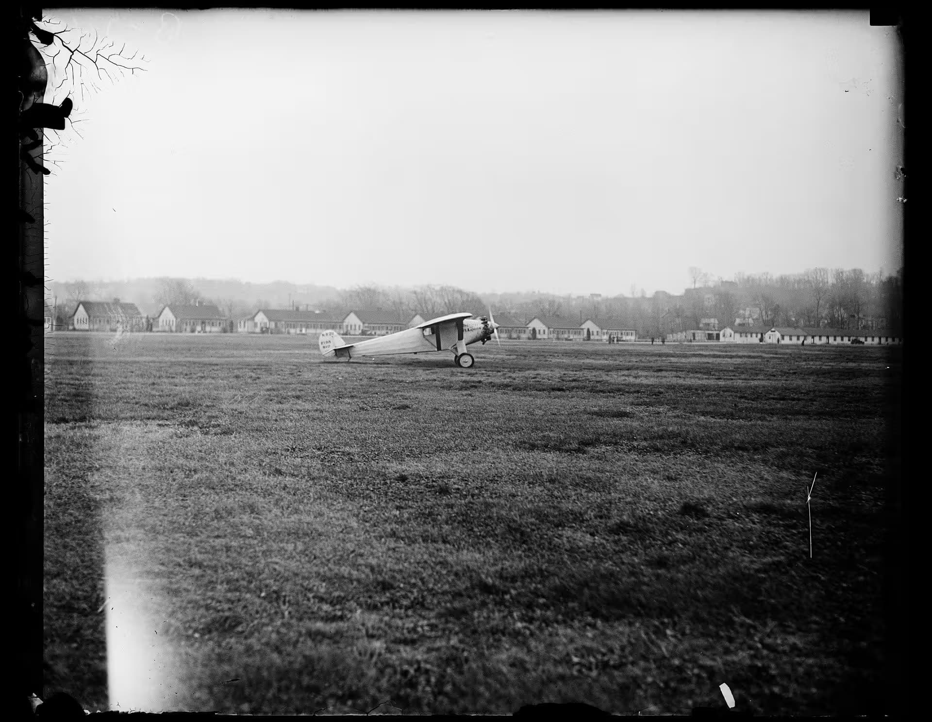 Unidentified — Single-engine aircraft