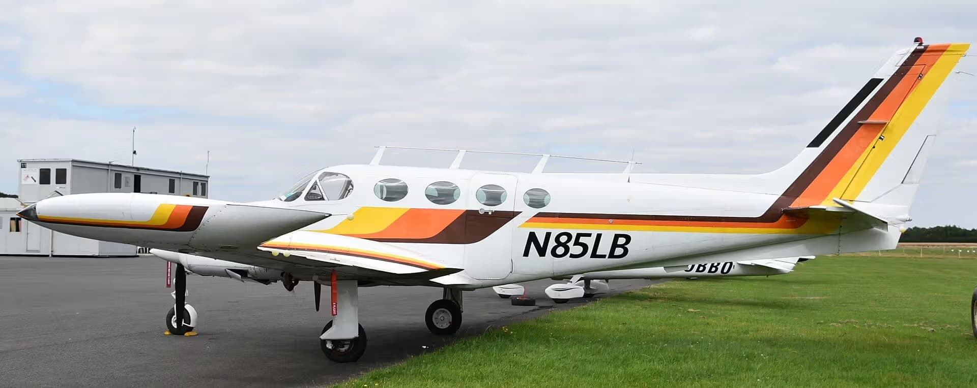 N85LB — Twin-engine aircraft