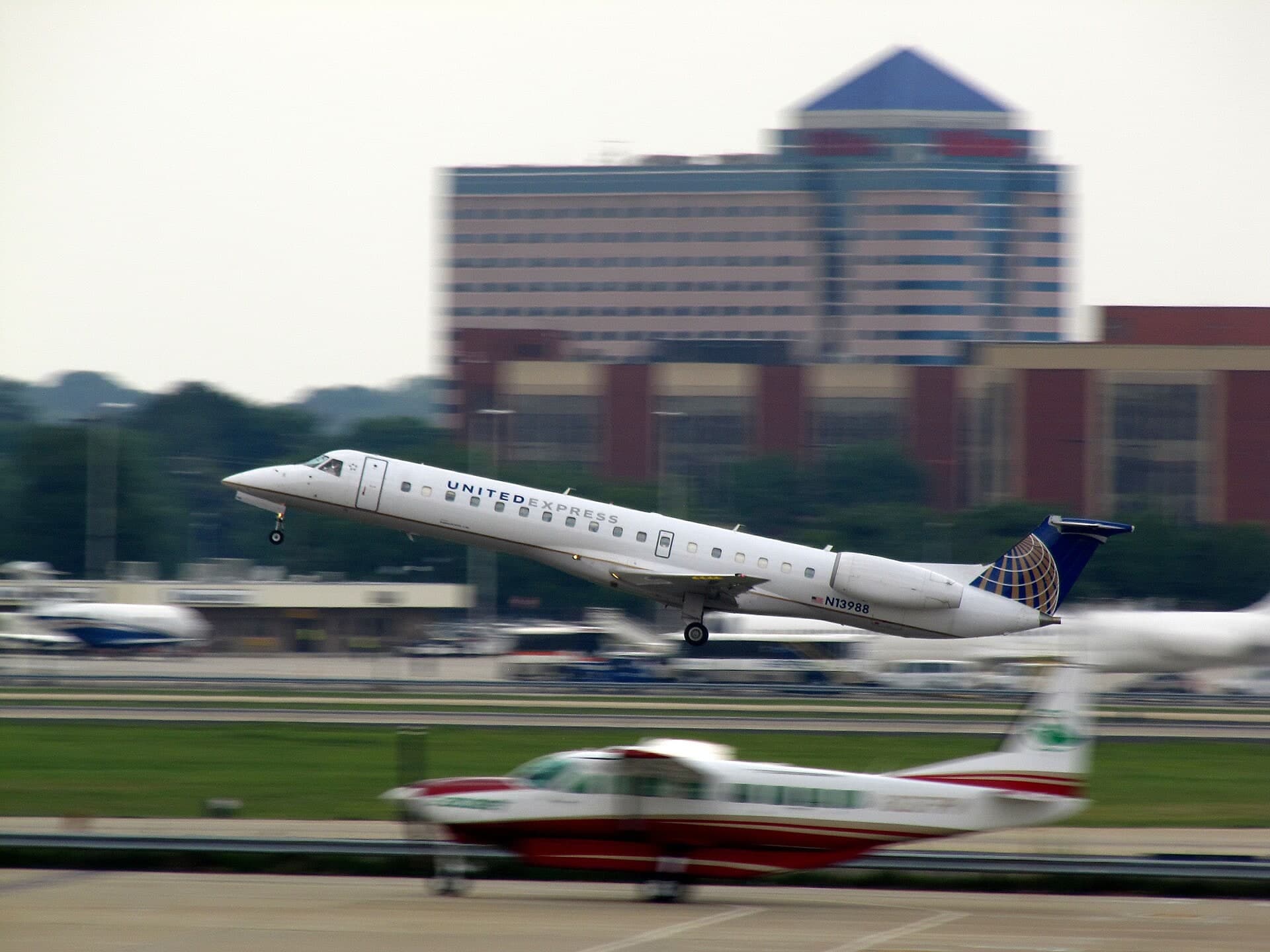 N13988 — Embraer