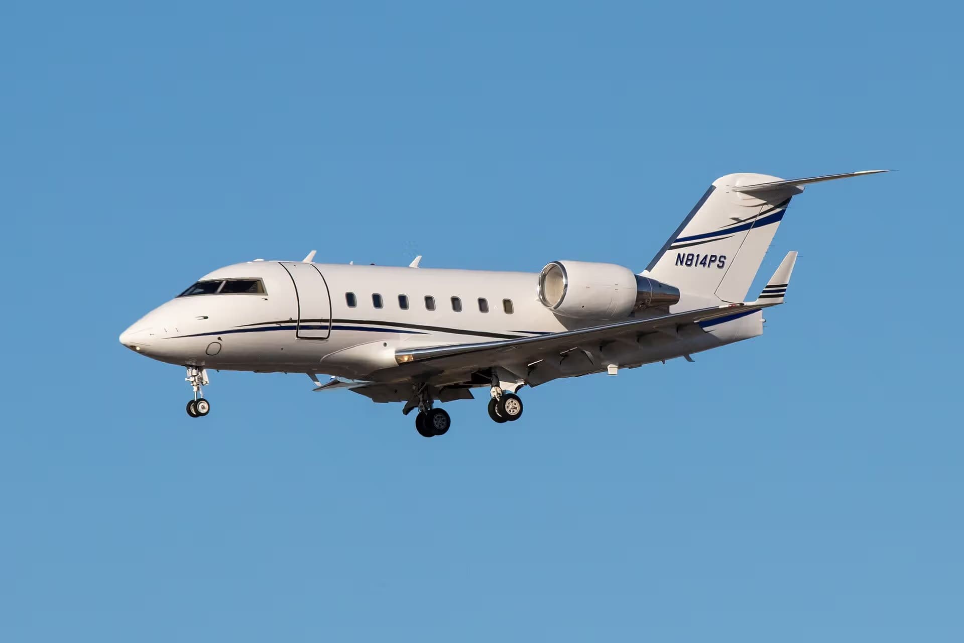 N814PS — Bombardier