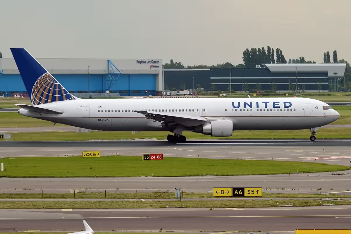 N654UA — Boeing