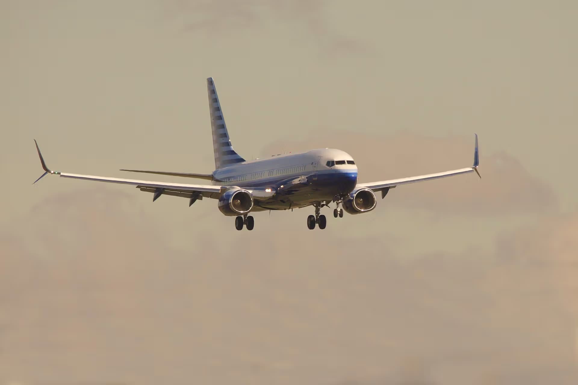 N737M — Twin-engine aircraft