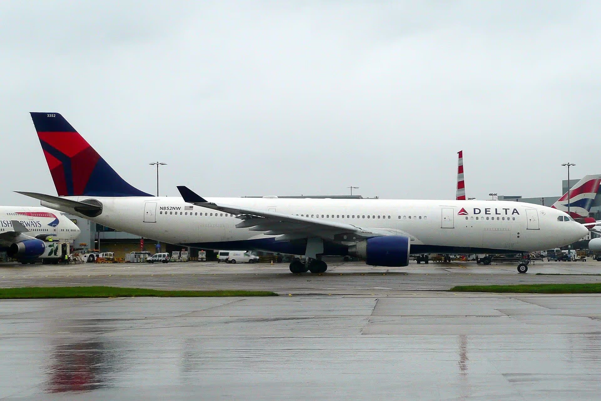 N852NW — Twin-engine aircraft