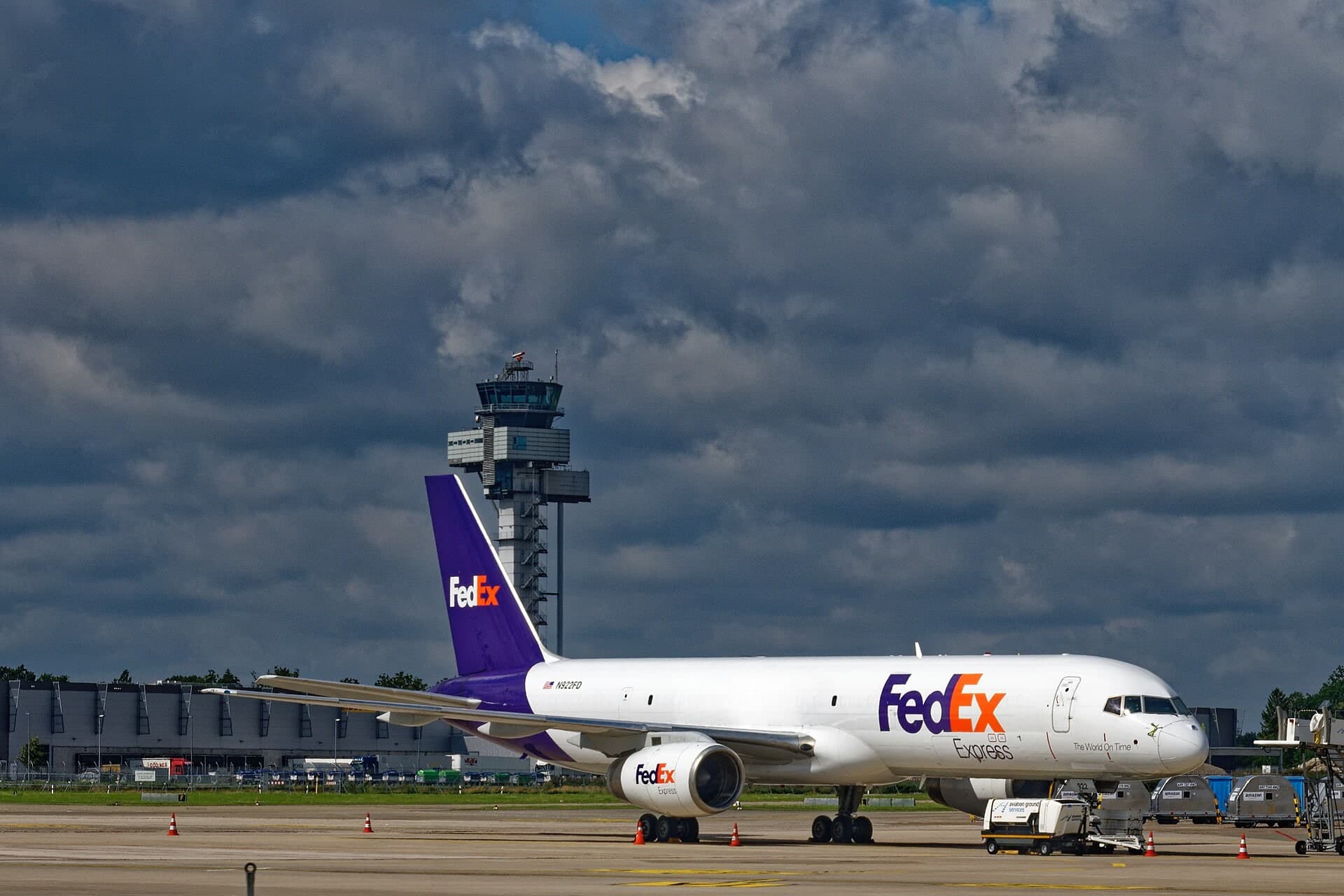 N922FD — Twin-engine aircraft