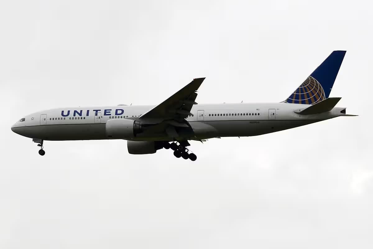 N227UA — Boeing