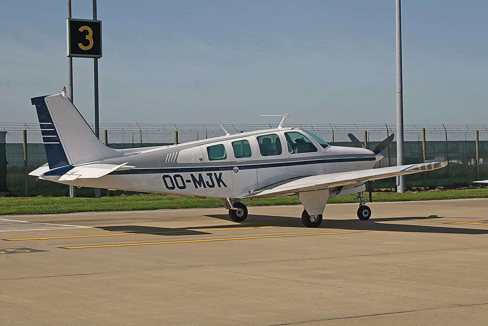 OO-MJK — Single-engine aircraft
