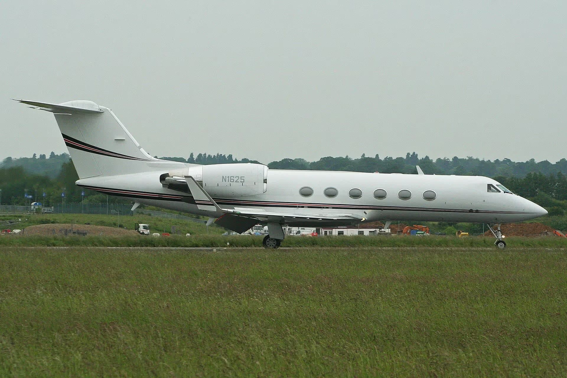 N1625 — Business jet