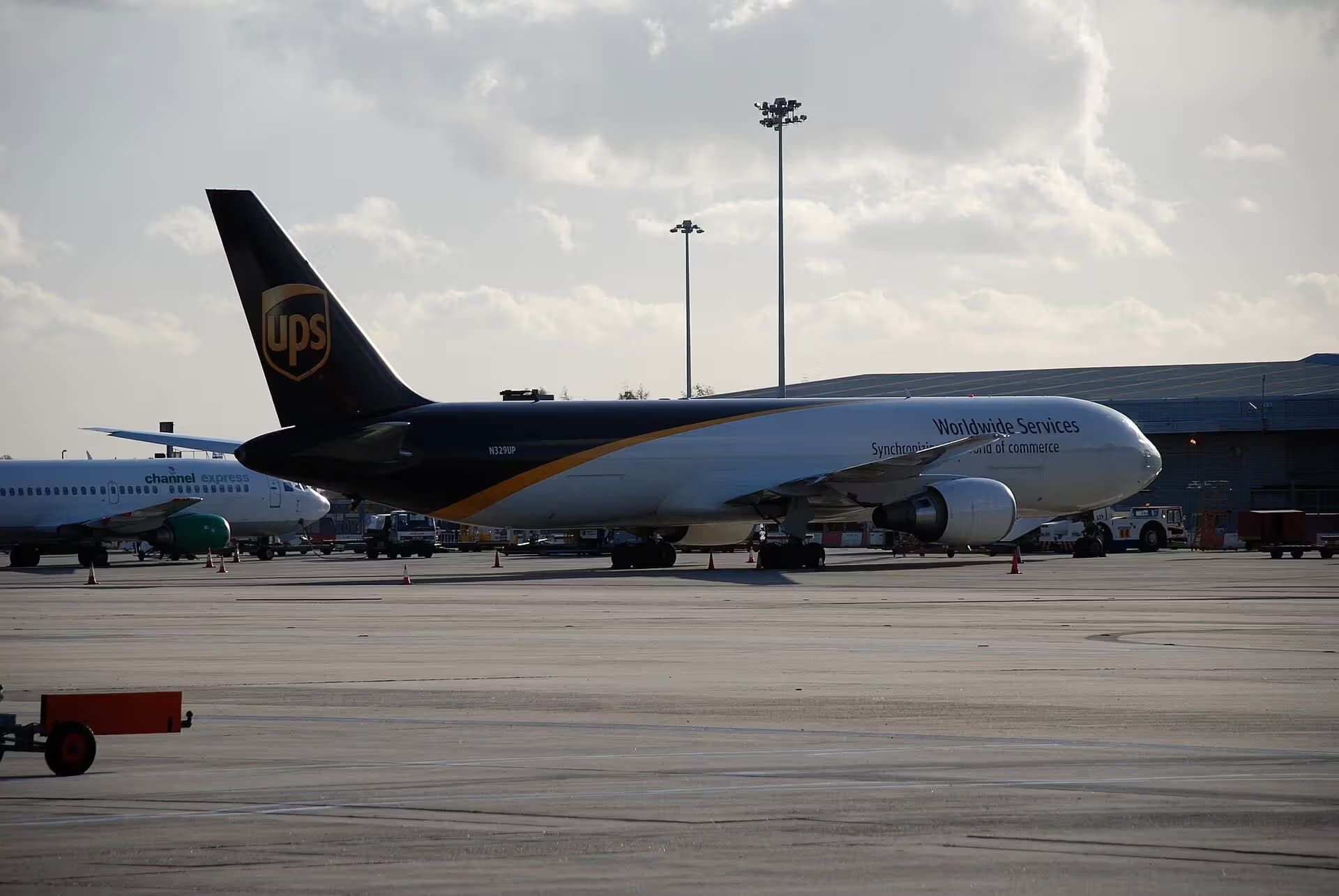 N329UP — Boeing