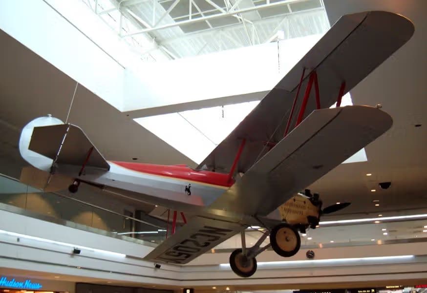 Unidentified — Single-engine aircraft
