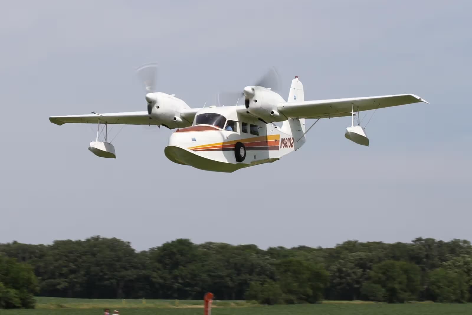 N68102 — Twin-engine aircraft