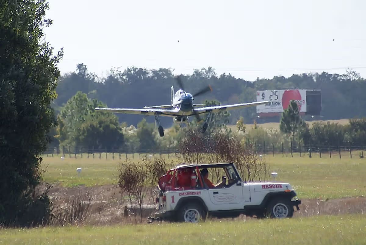 Unidentified — Single-engine aircraft
