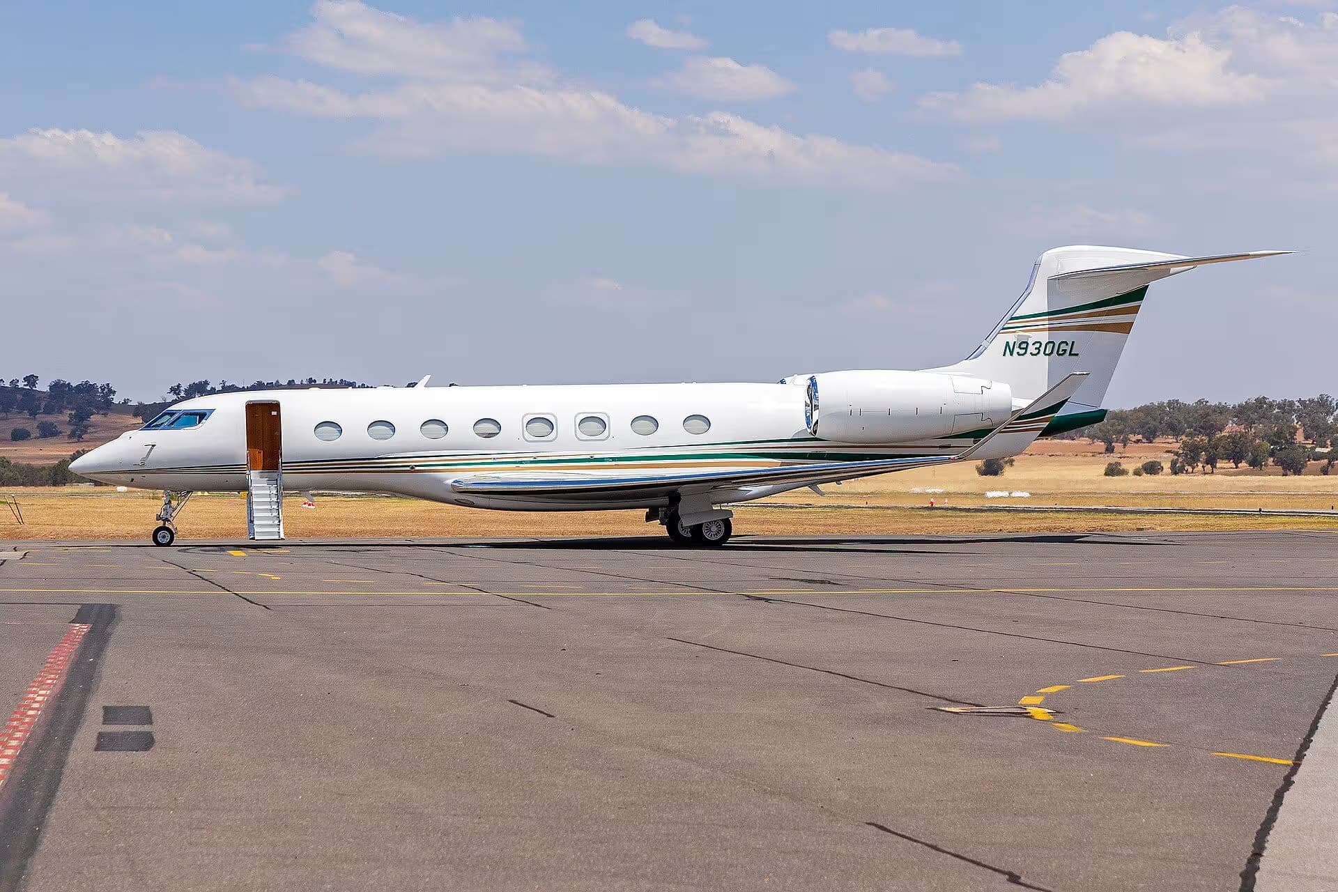 N930GL — Business jet at Wagga Wagga Airport