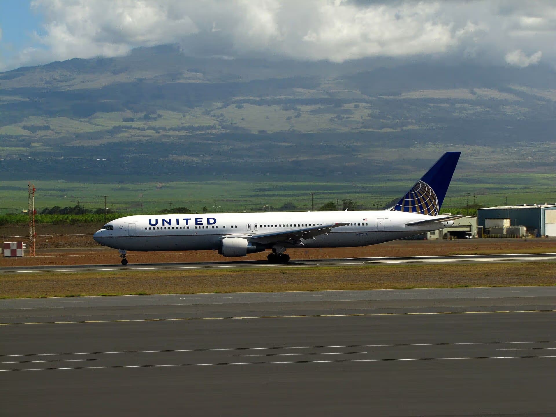 N670UA — Boeing