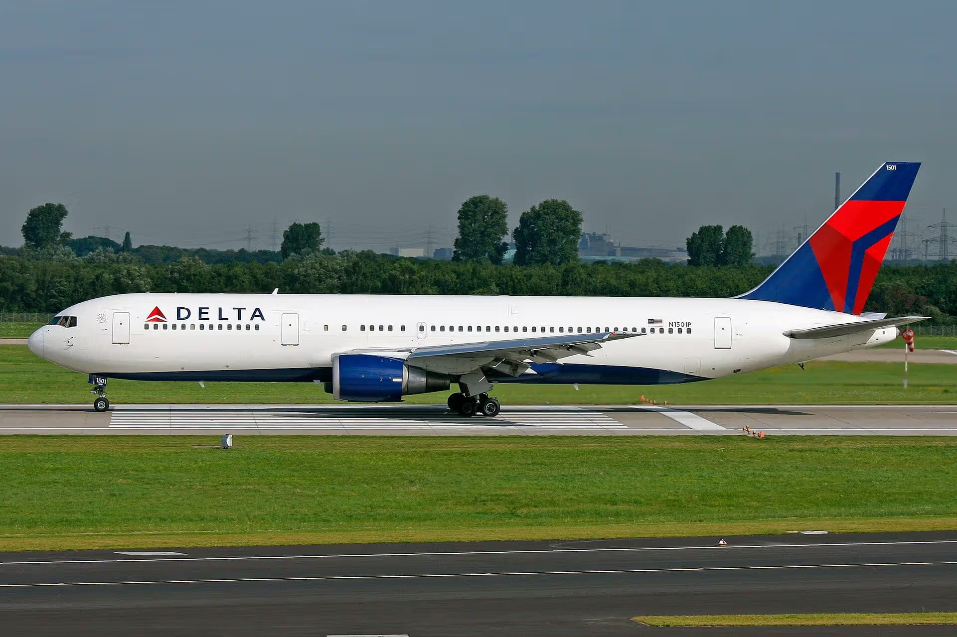 N1501P — Twin-engine aircraft