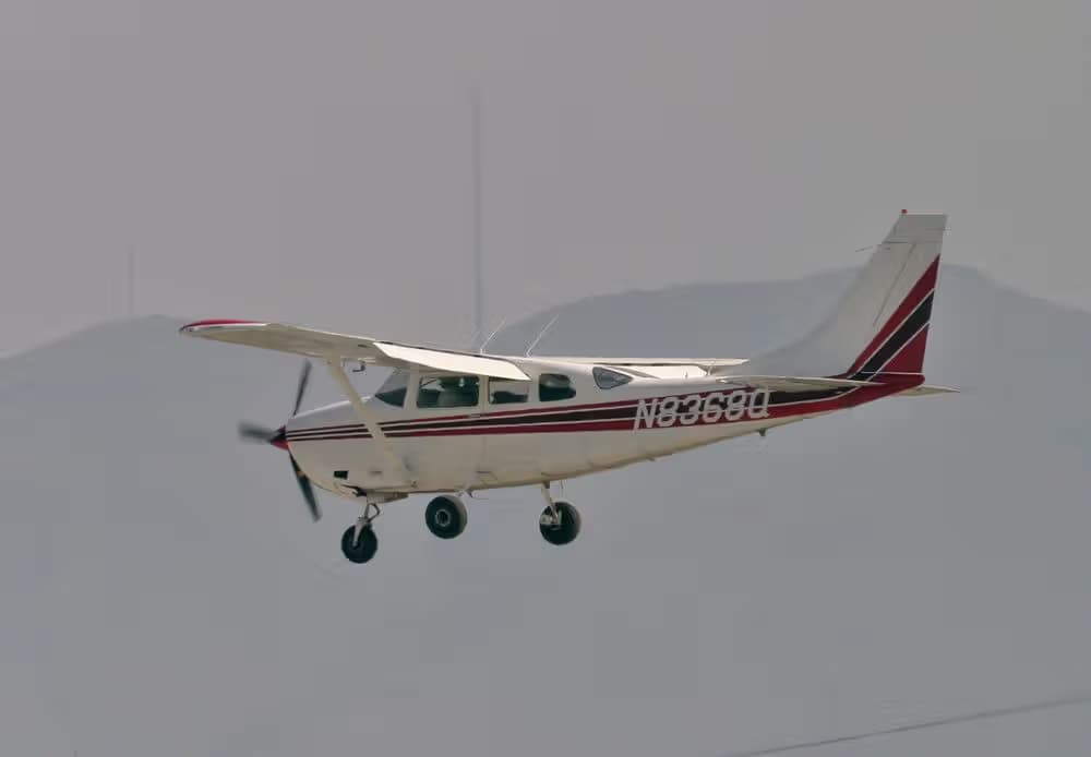 N8368Q — Cessna