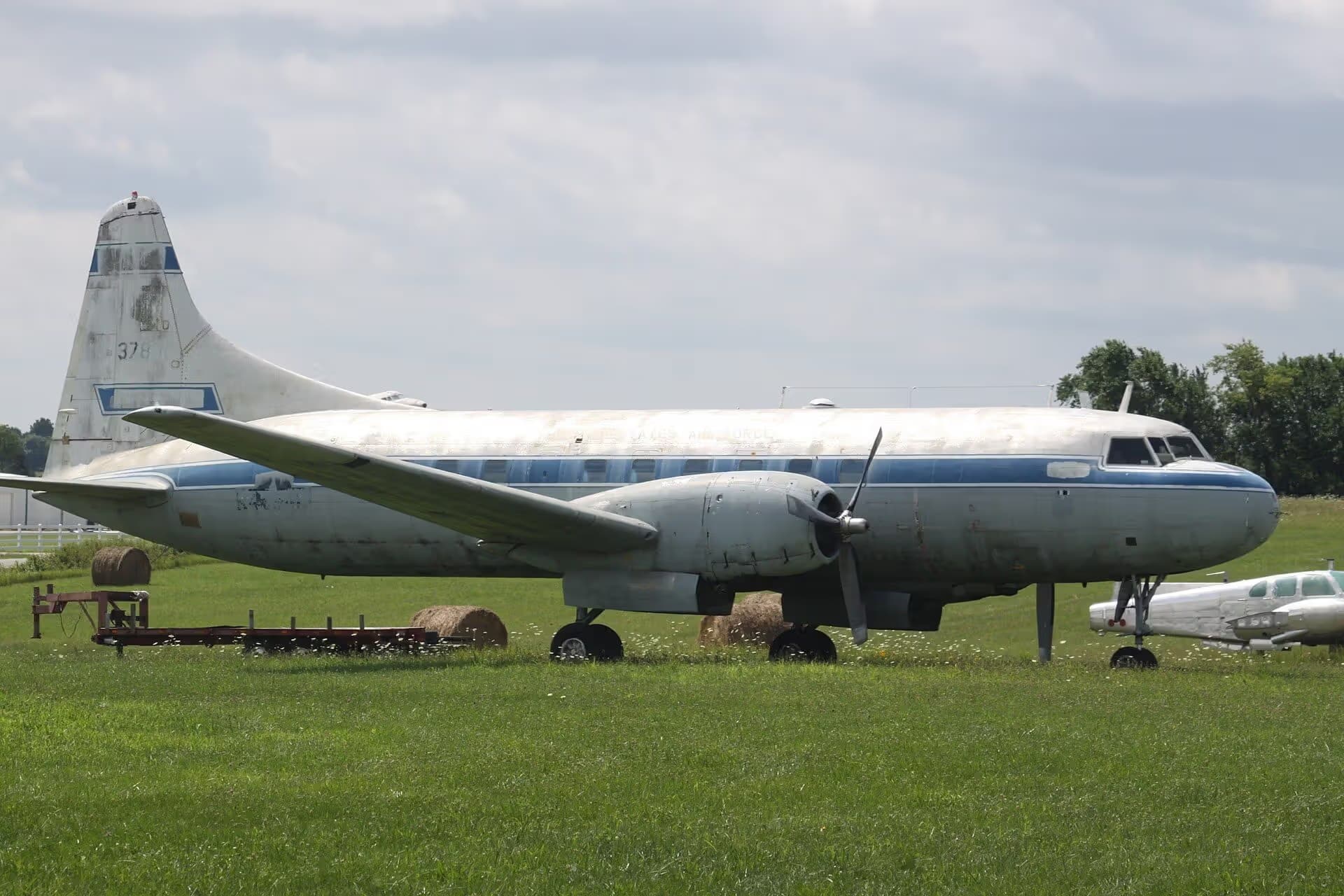 N43941 — Twin-engine aircraft