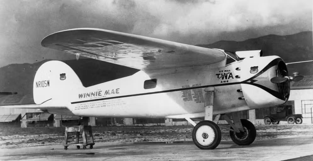 Unidentified — Single-engine aircraft