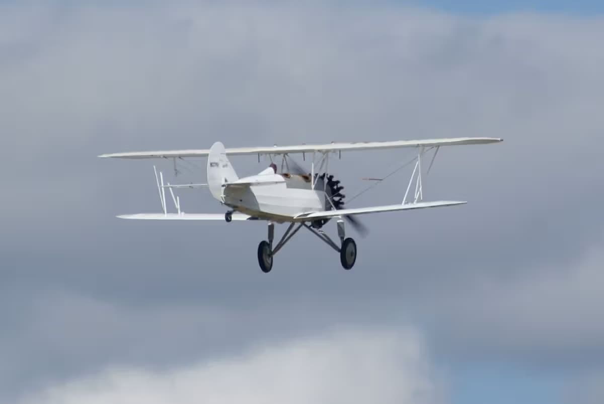 Unidentified — Single-engine aircraft