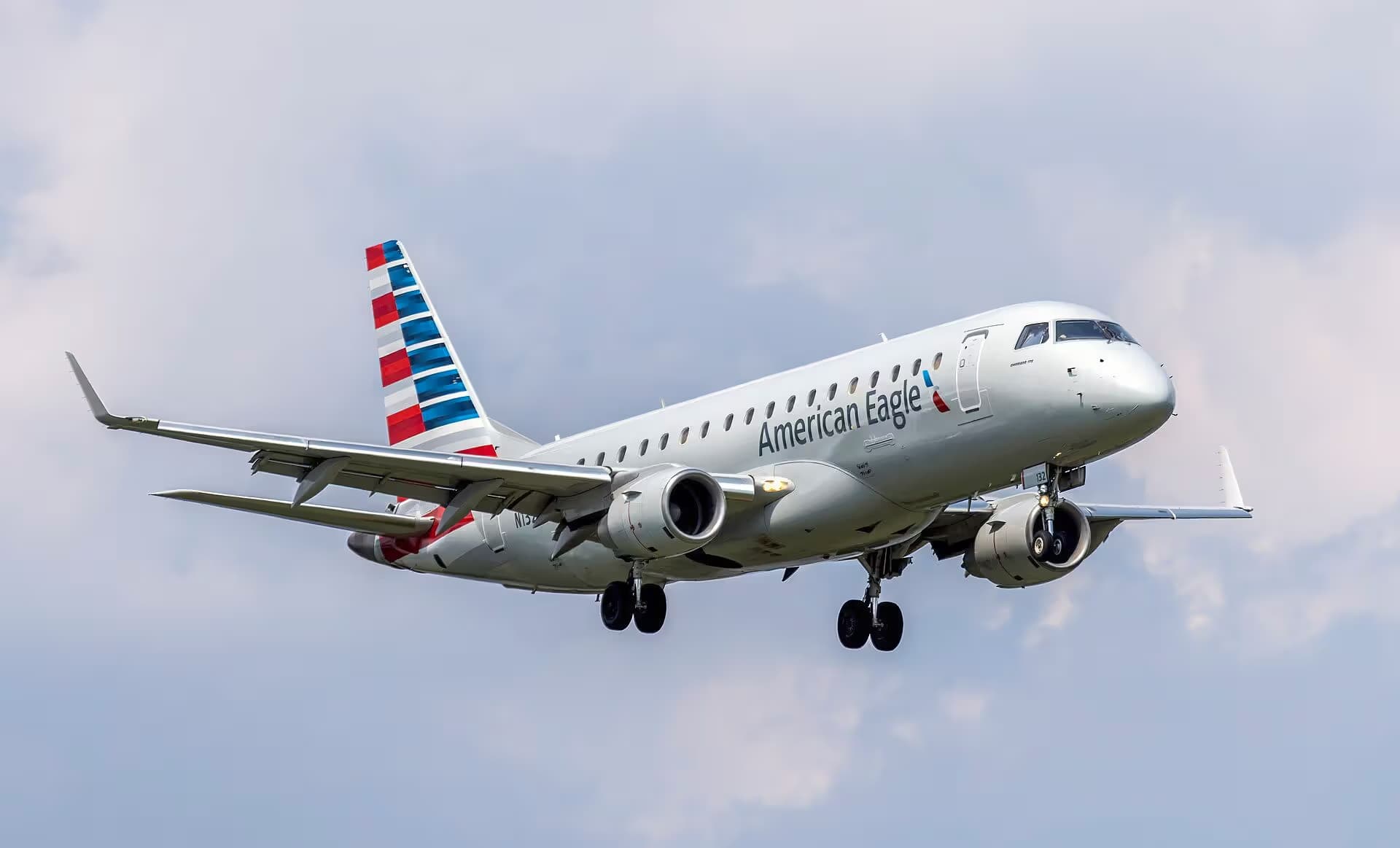 N132HQ — Embraer