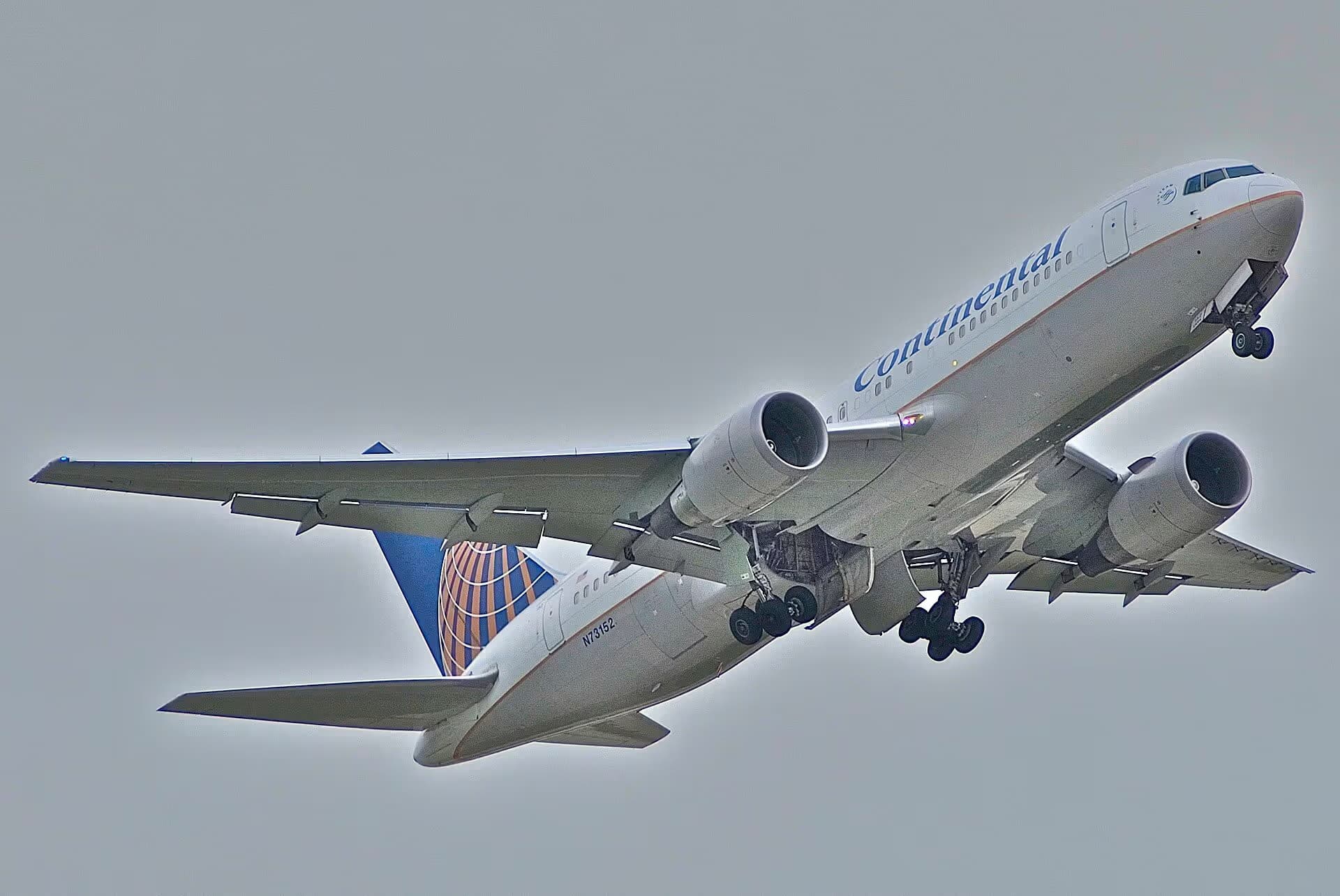 N73152 — Twin-engine aircraft