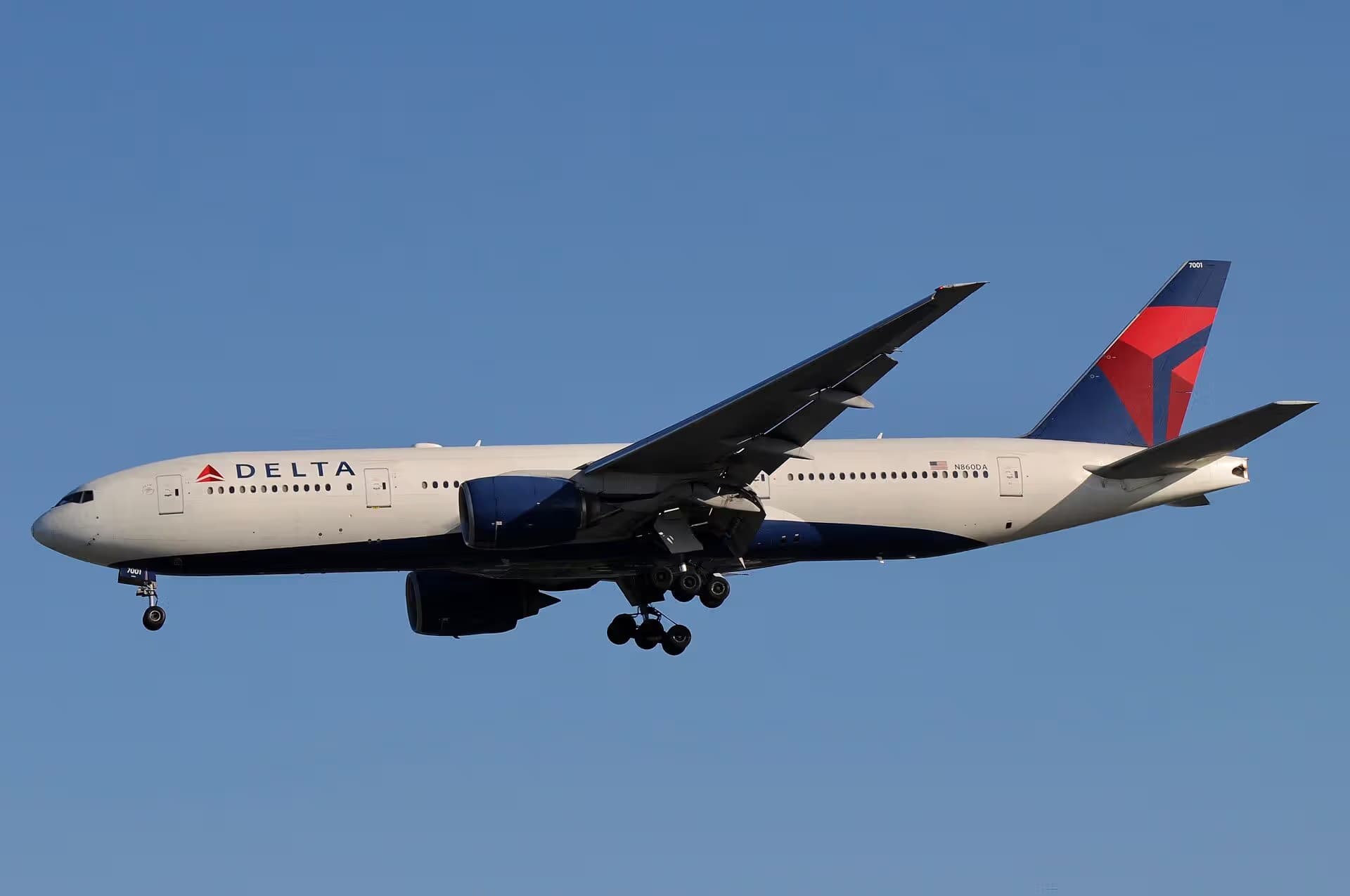 N860DA — Boeing at Manchester Airport