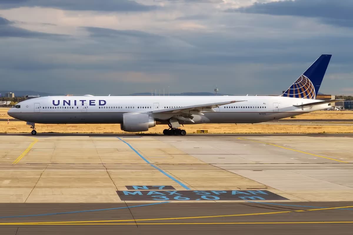 N2747U — Boeing