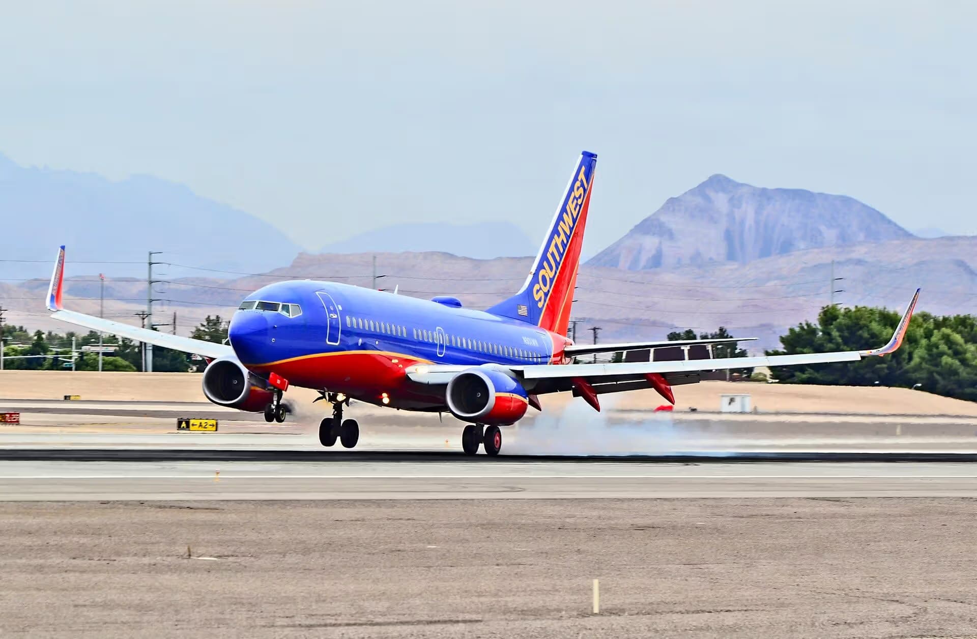 N901WN — Twin-engine aircraft