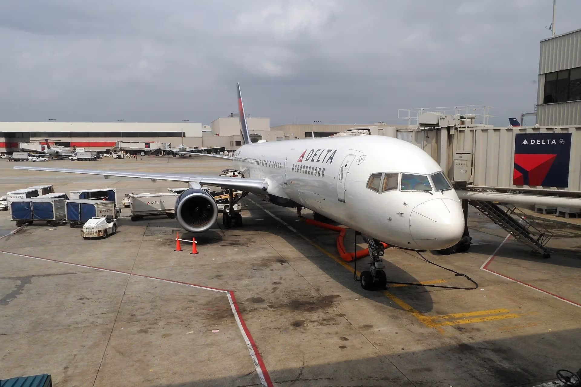 N693DL — Boeing