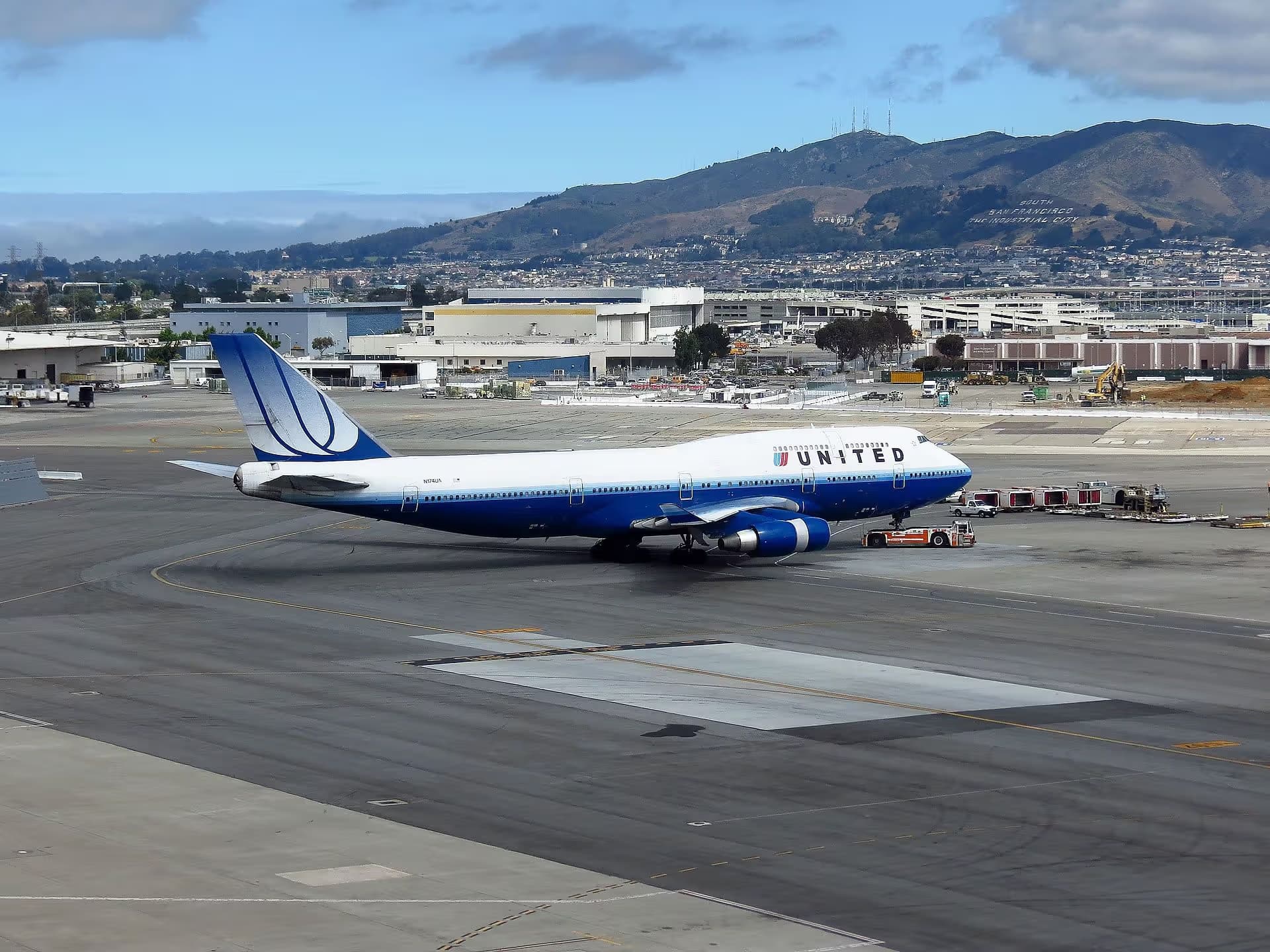N174UA — Boeing