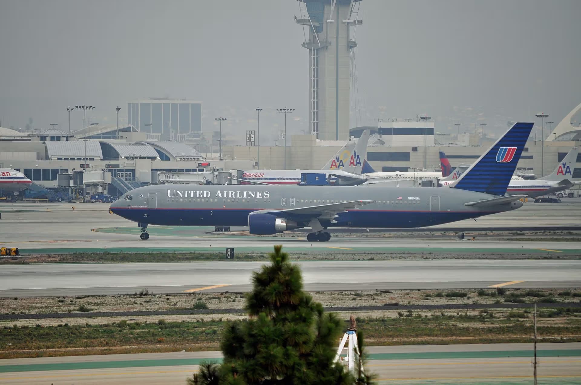 N664UA — Boeing