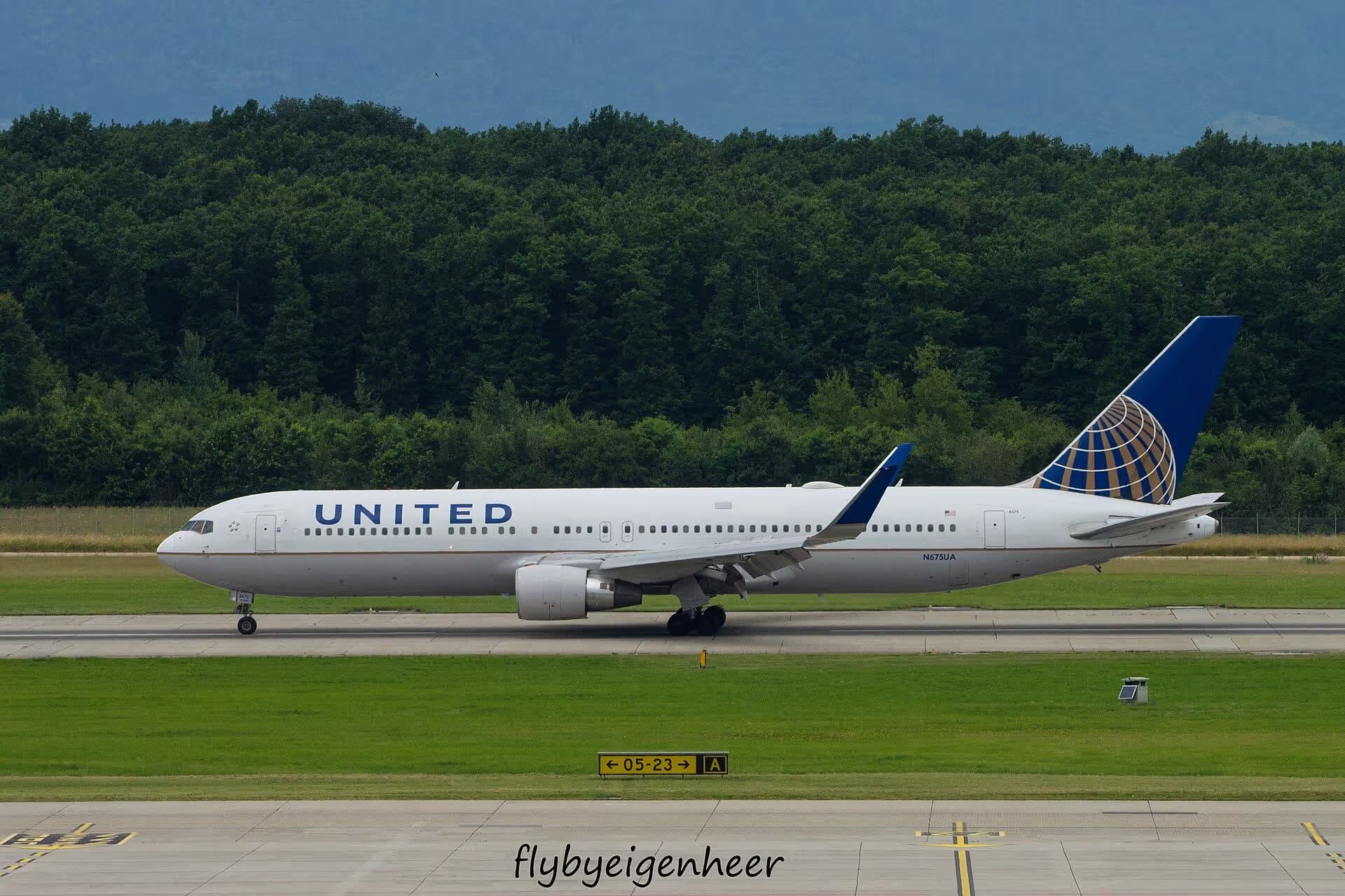 N675UA — Boeing
