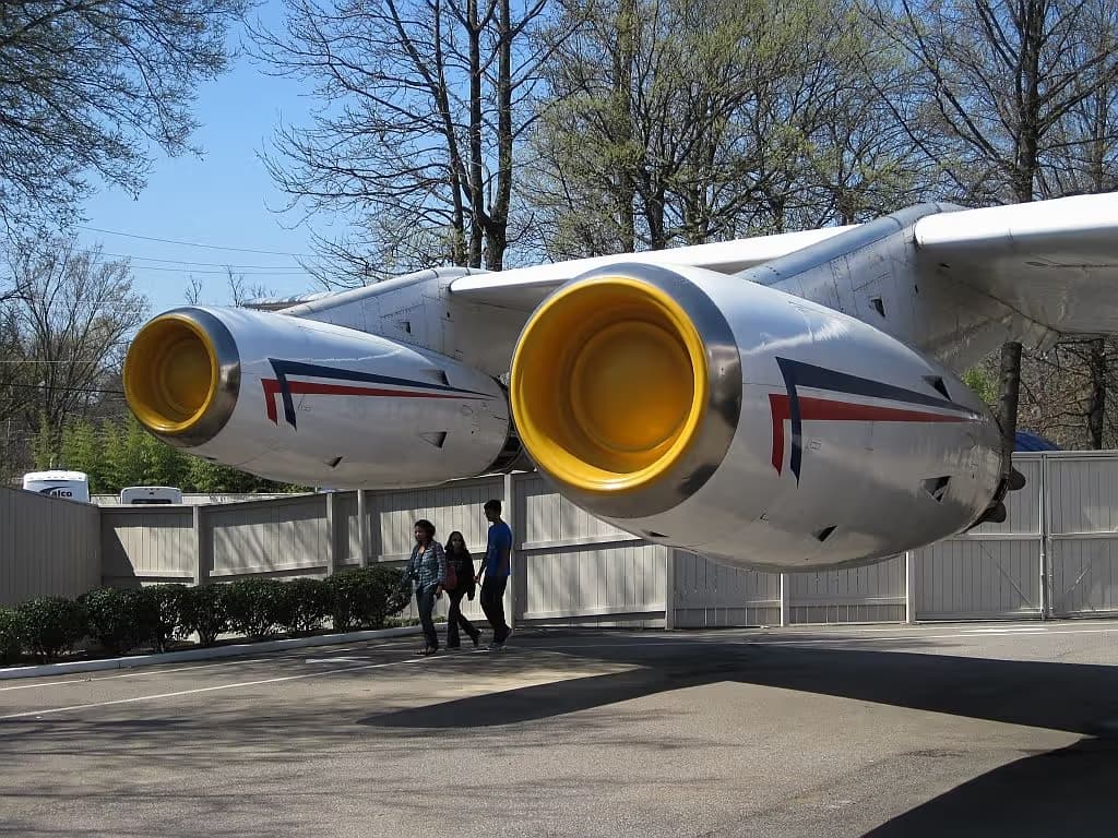 Unidentified — Twin-engine aircraft