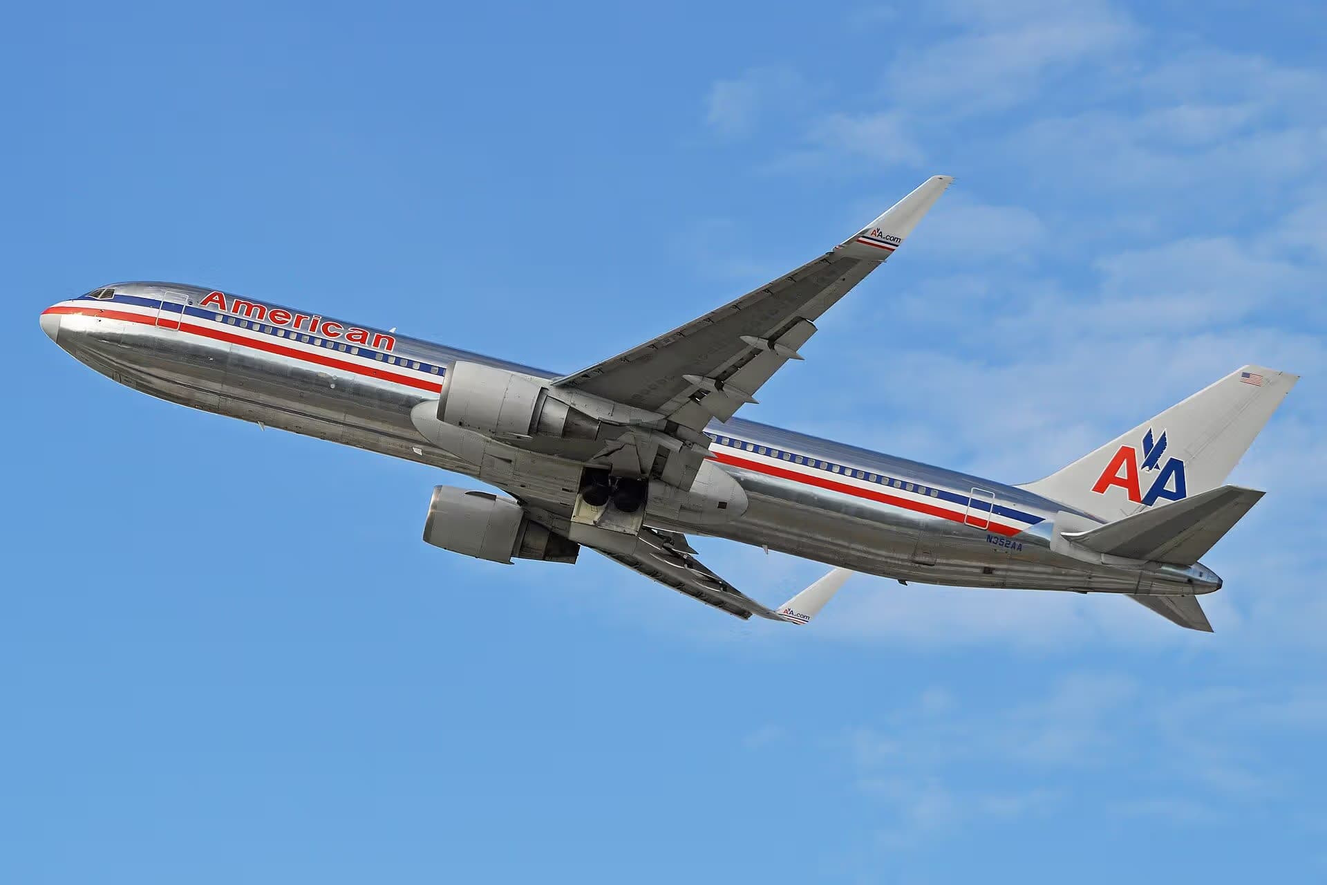 N352AA — Boeing