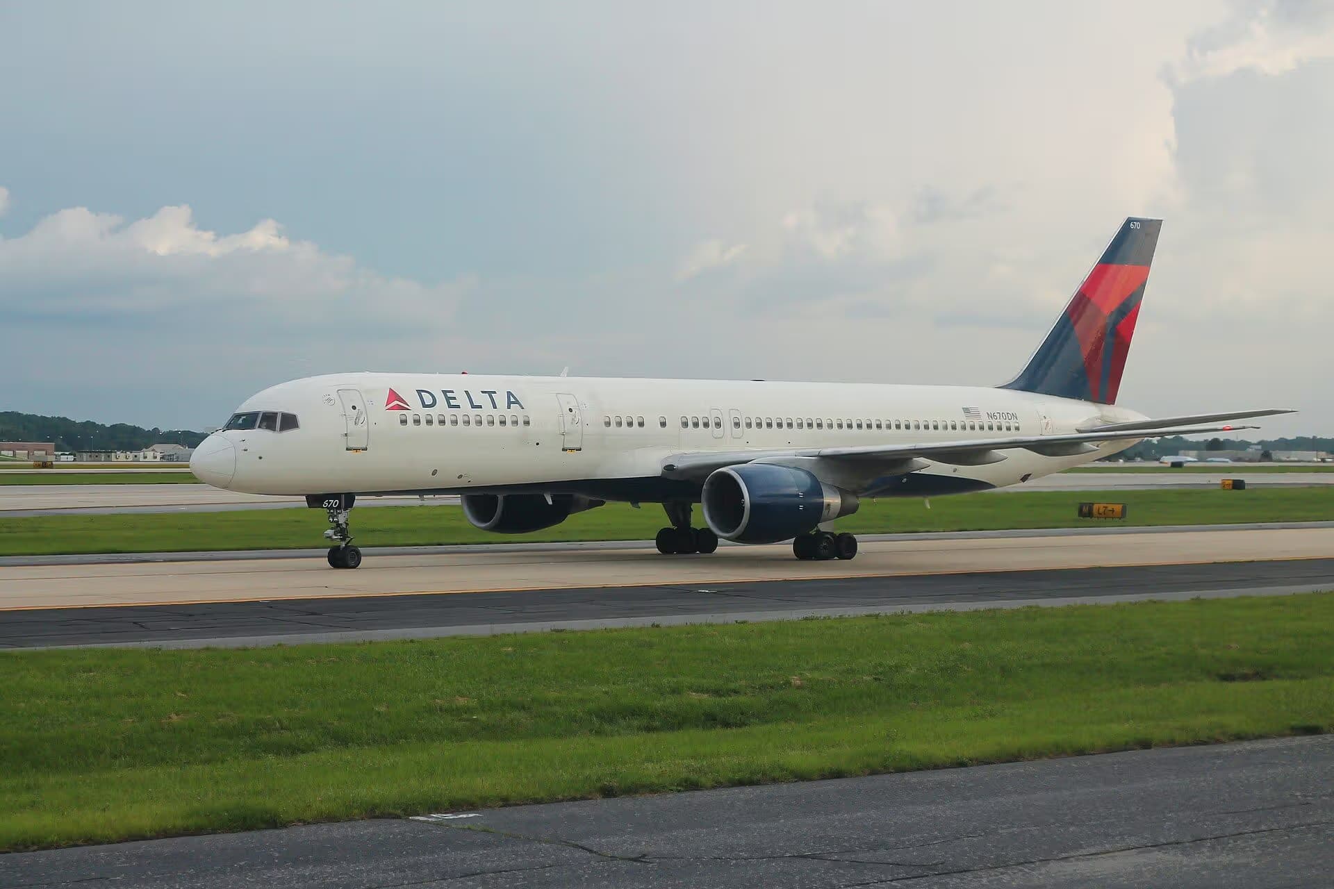 N670DN — Twin-engine aircraft
