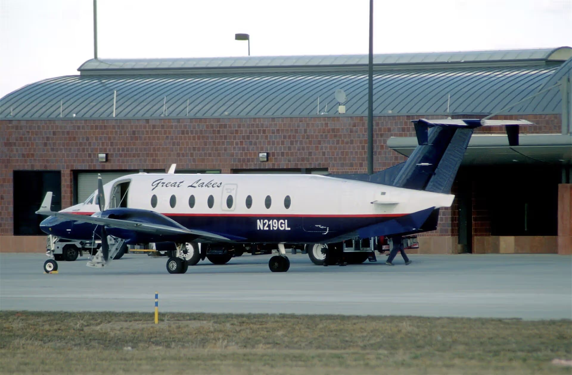 N219GL — Twin-engine aircraft