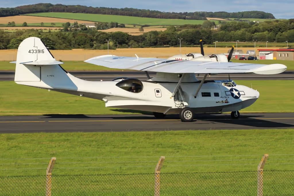 Unidentified — Twin-engine aircraft