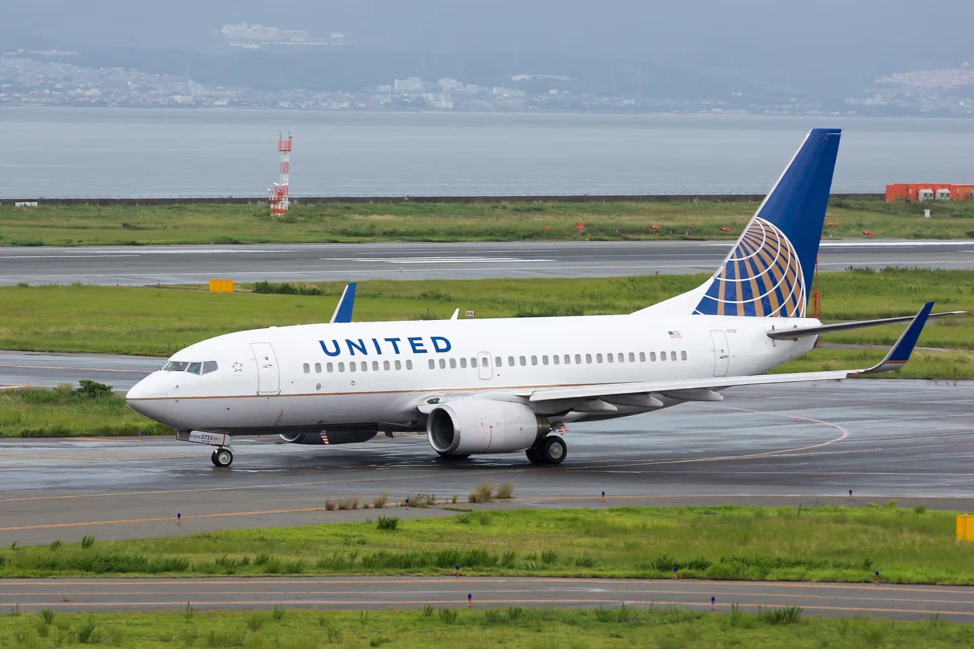 N14735 — Twin-engine aircraft