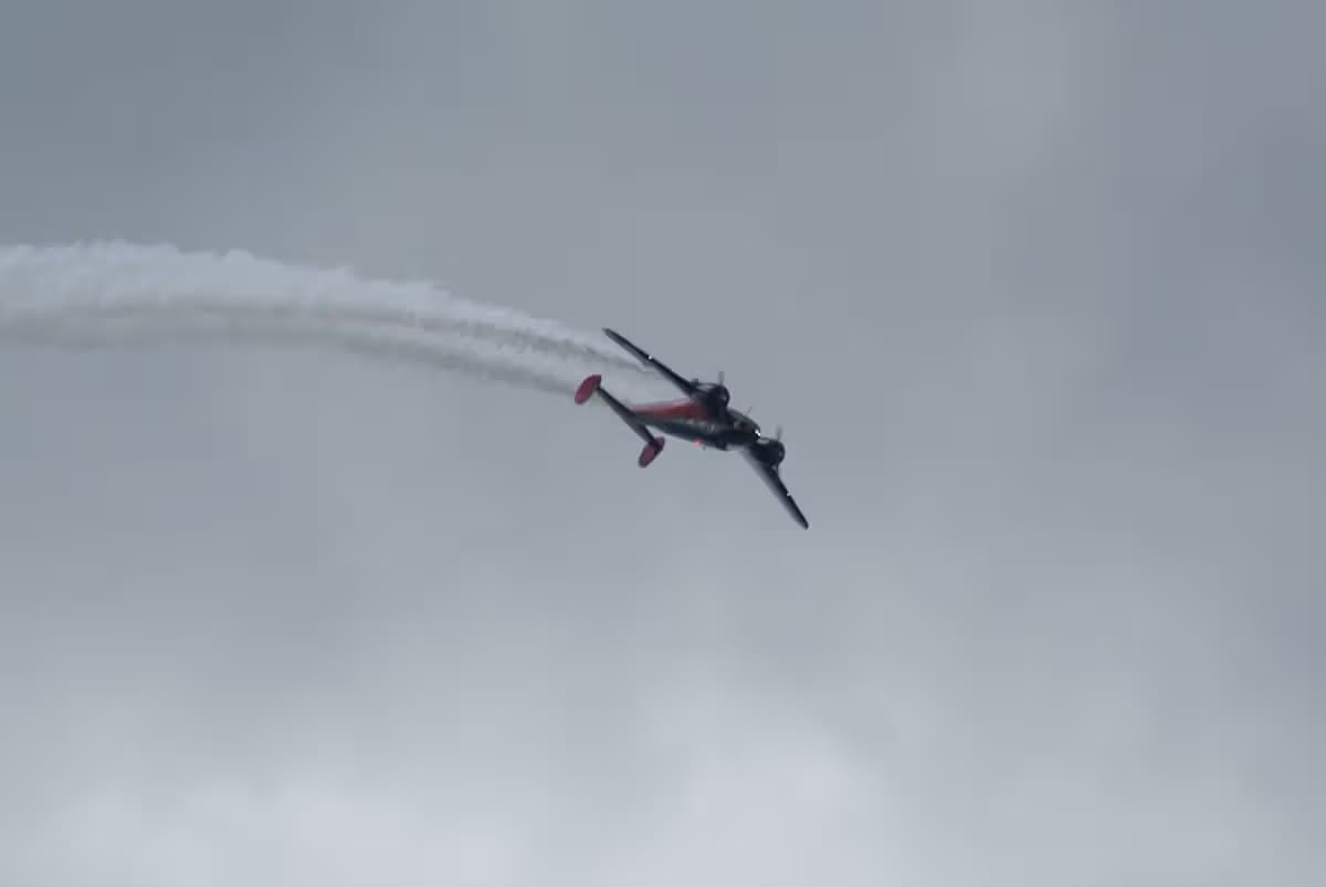 N9109R — Twin-engine aircraft
