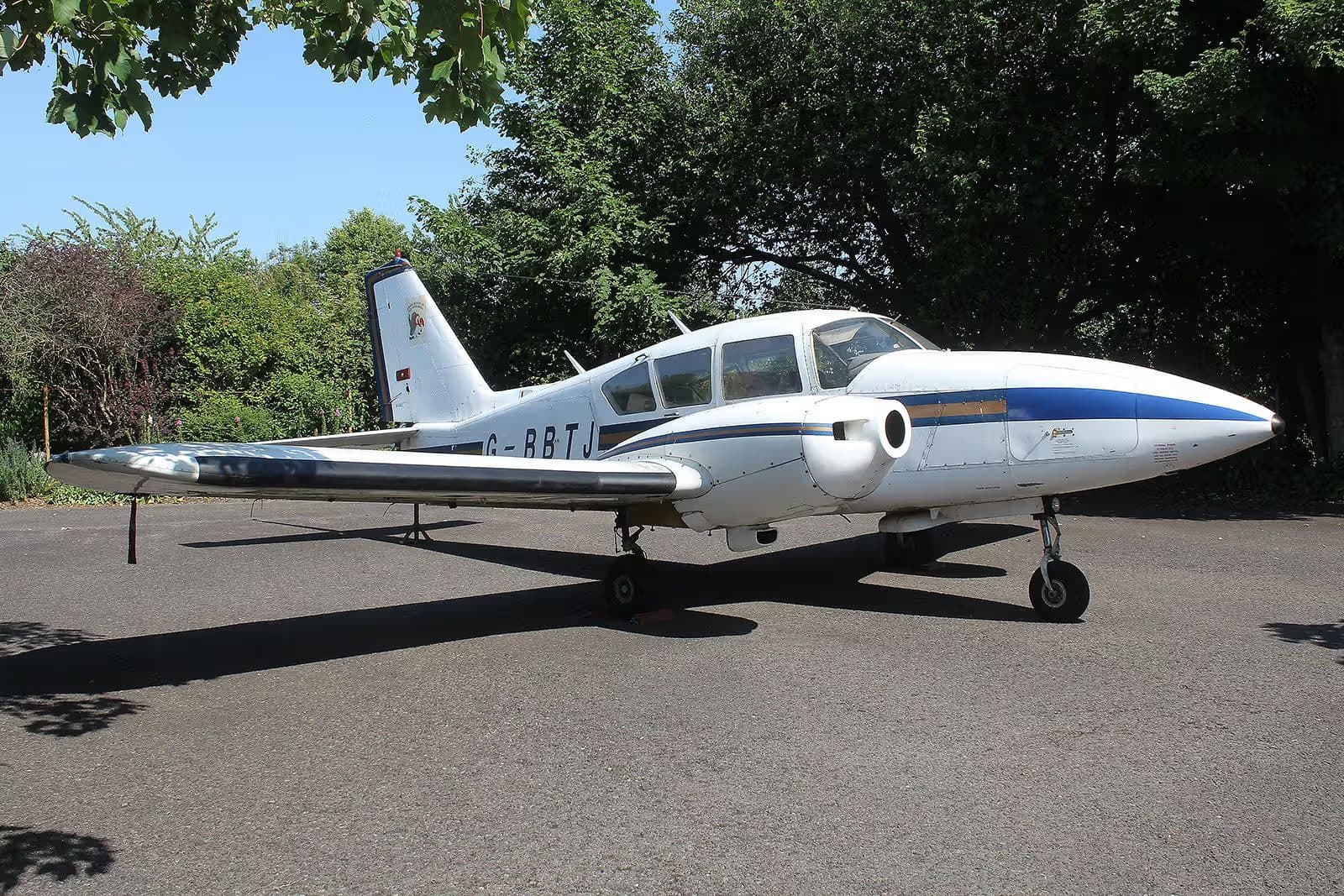 G-BBTJ — Twin-engine aircraft