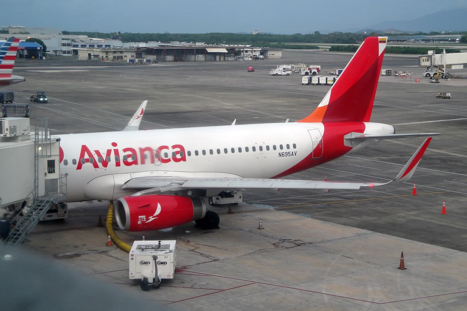 N695AV — Twin-engine aircraft